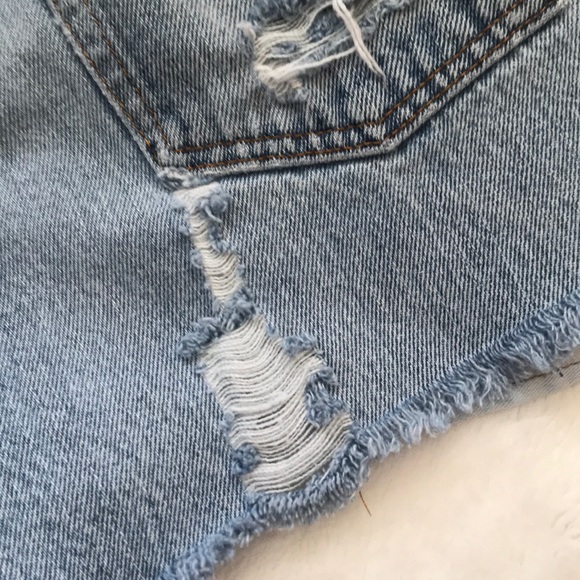 Levi’s 517 High Waisted Distressed Raw Hem Cutoffs - Picture 6 of 12
